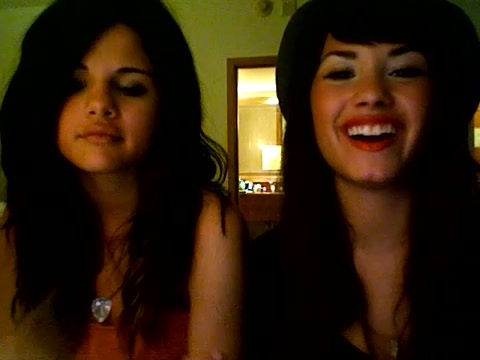 demi lovato and selena gomez with SPECIAL GUEST!!! 454