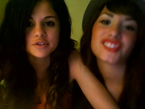 demi lovato and selena gomez with SPECIAL GUEST!!! 1331