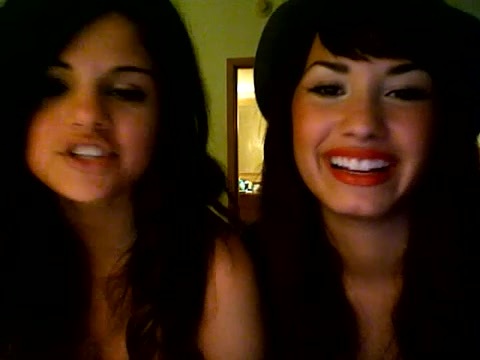 demi lovato and selena gomez with SPECIAL GUEST!!! 827 demi lovato and selena gomez with SPECIAL GUEST!!! 827