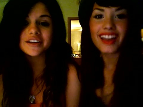 demi lovato and selena gomez with SPECIAL GUEST!!! 494