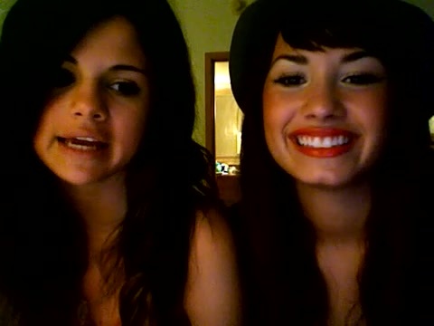 demi lovato and selena gomez with SPECIAL GUEST!!! 835 demi lovato and selena gomez with SPECIAL GUEST!!! 835