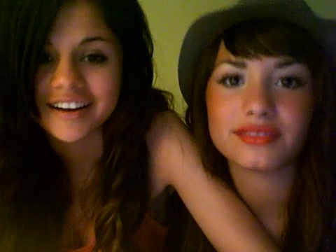 demi lovato and selena gomez with SPECIAL GUEST!!! 1394