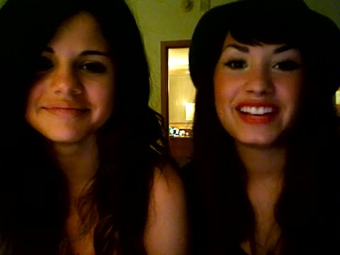 demi lovato and selena gomez with SPECIAL GUEST!!! 893 - Demilush and selena gomez with Special Guest Part oo2