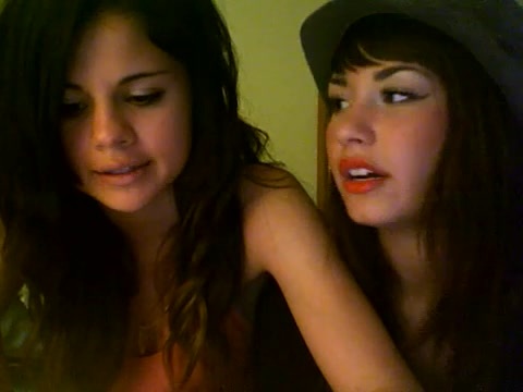 demi lovato and selena gomez with SPECIAL GUEST!!! 1936
