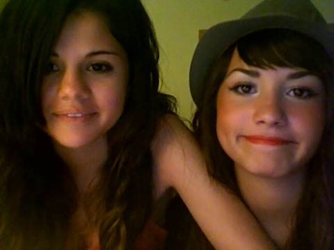 demi lovato and selena gomez with SPECIAL GUEST!!! 1409