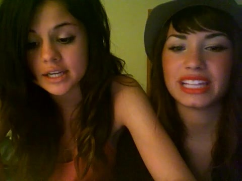 demi lovato and selena gomez with SPECIAL GUEST!!! 1952