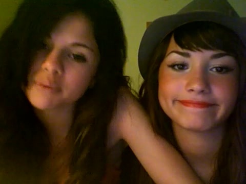 demi lovato and selena gomez with SPECIAL GUEST!!! 1416