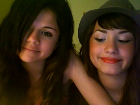 demi lovato and selena gomez with SPECIAL GUEST!!! 1422