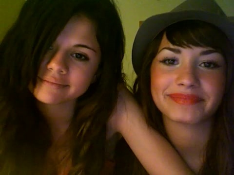 demi lovato and selena gomez with SPECIAL GUEST!!! 1424