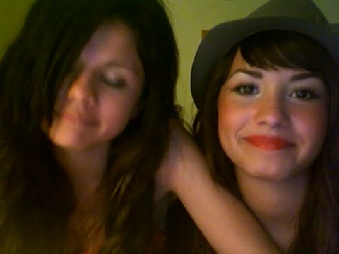 demi lovato and selena gomez with SPECIAL GUEST!!! 1425