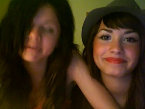 demi lovato and selena gomez with SPECIAL GUEST!!! 1427