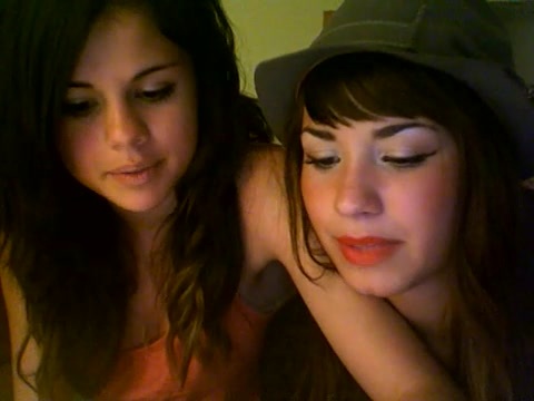 demi lovato and selena gomez with SPECIAL GUEST!!! 1468