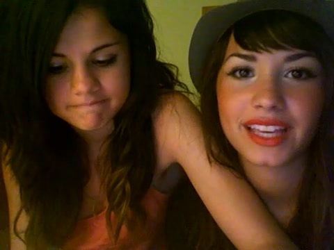 demi lovato and selena gomez with SPECIAL GUEST!!! 1485
