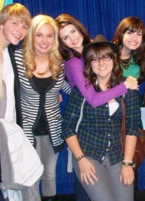 normal_selena-gomez-sonny-with-a-chance - On the set of Sonny With A Chance