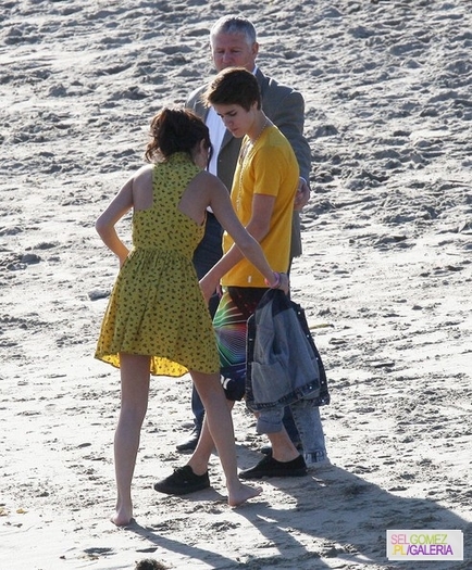032%7E39 - 17 02 2012 - Selena and Justin on the beach in Malibu California