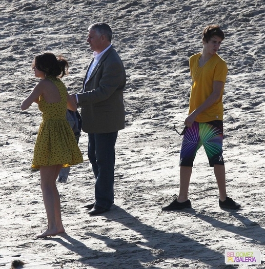 033%7E36 - 17 02 2012 - Selena and Justin on the beach in Malibu California