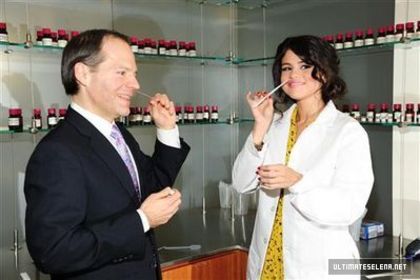 normal_usn-dnduy56ytr_282029 - 13 02 2012 Presenting her Fragrance in NYC