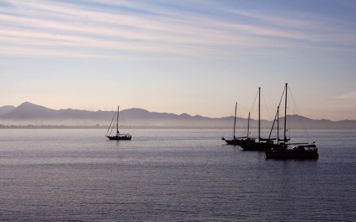 01210_4sailboats_1280x800 - Desktop Wallpapers
