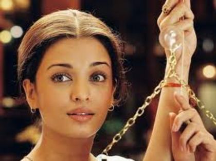 descărcare (1) - Aishwarya Rai