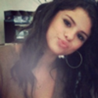1 - 0     I love Selena forever