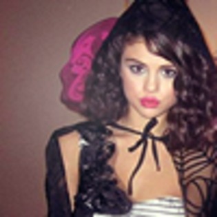 8 - 0     I love Selena forever