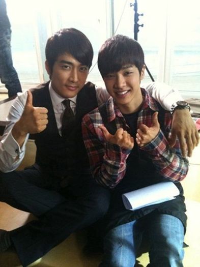 Song_Seung_heon_With_BEAST_acute_s_Gi_Kwang_11012011223057