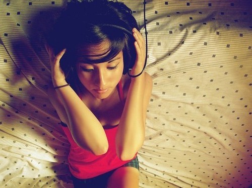 girl,headphones,music,,,,,uum,well-a64a4b2b5d1a63bfdfa901b3a80d08db_h