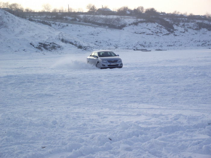 drift-ing pe gheata - somova delta dunarii foto