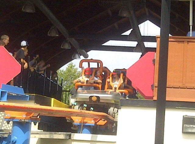 316827_237897416245783_222724091096449_603478_823349_n - Selena Gomez and Justin Bieber at Hershey Park