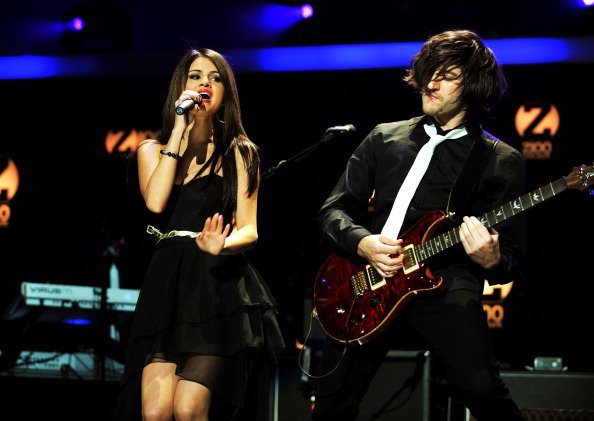 63414_147215788662499_129097287141016_266402_3393523_n - December 11th- Z100 s 2010 Jingle Ball