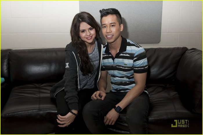 155659_147467265304018_129097287141016_267839_5311691_n - Y100 Jingle Ball 2010 backstage