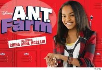 Mie chiar imi place ca fac parte din acest serial!Este dragut! - Interviev ANT Farm