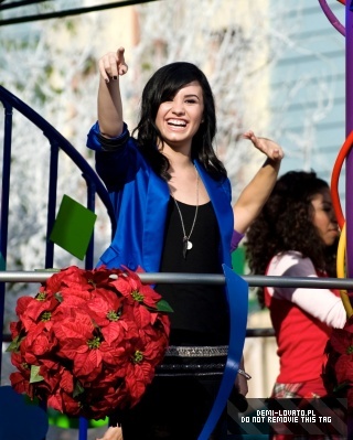 Demi (10) - Demitzu - 09 11 2009 - 2009 Disney Parks Christmas Day Parade Special