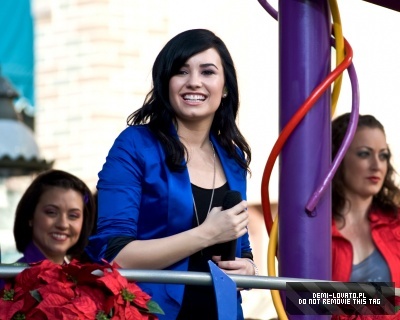 Demi (11) - Demitzu - 09 11 2009 - 2009 Disney Parks Christmas Day Parade Special