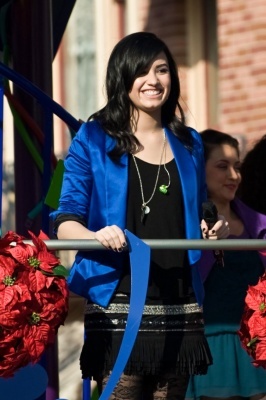 Demi (24) - Demitzu - 09 11 2009 - 2009 Disney Parks Christmas Day Parade Special