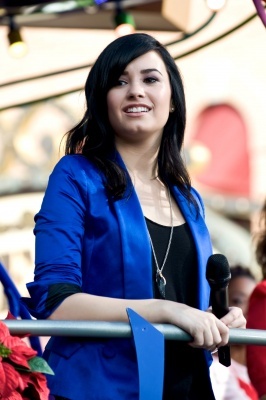 Demi (30) - Demitzu - 09 11 2009 - 2009 Disney Parks Christmas Day Parade Special