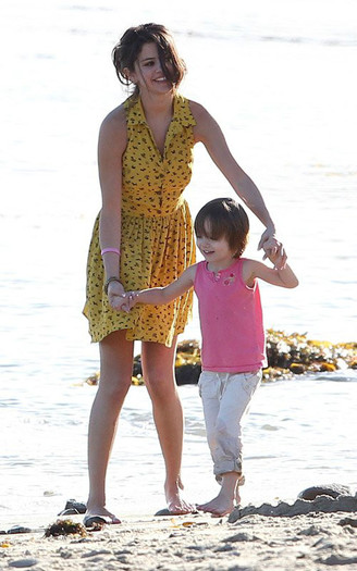 25DG9 - Spend time with Justin and family on the Beach in Malibu