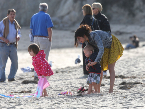 tumblr_lzkr5zcy0J1r84zkso1_500 - Spend time with Justin and family on the Beach in Malibu