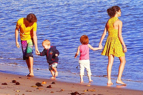 tumblr_lzkxpkKVvK1rpkyhqo1_500 - Spend time with Justin and family on the Beach in Malibu