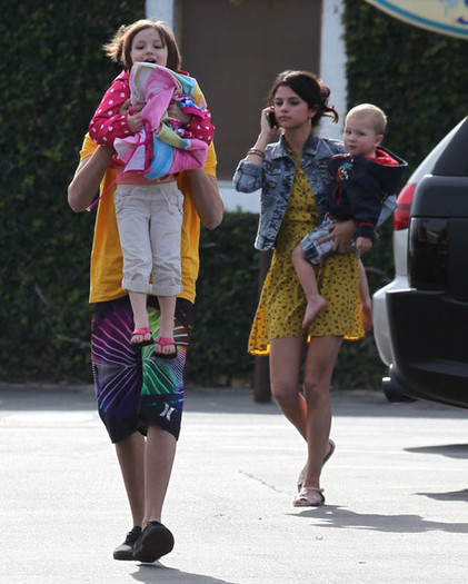 tumblr_lzkzuzykiU1qfgcb9o1_500 - Spend time with Justin and family on the Beach in Malibu