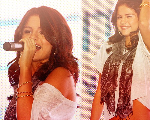 mQ0k0 - Copy - 0     I love Selena forever