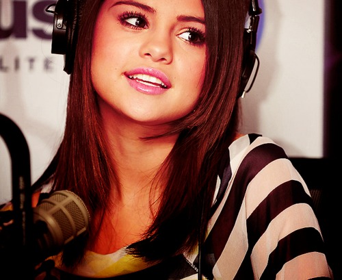 V8msE - 0     I love Selena forever