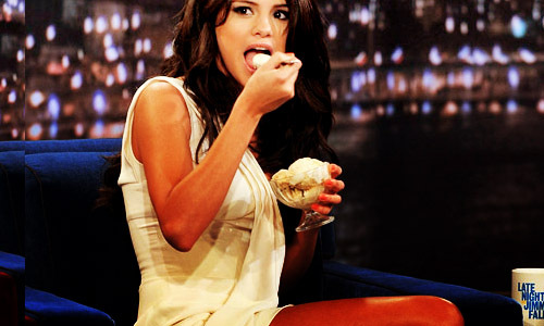 y50c6 - 0     I love Selena forever