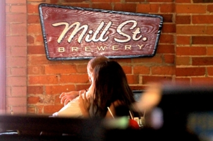 normal_38293_Preppie_Selena_Gomez_and_Justin_Bieber_share_a_kiss_at_a_bar_in_his_hometown_of_Stratfo - 03 July - At a bar in Stratford Canada