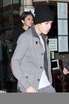 normal_010 - 12 February - Out with Justin Bieber for dinner in Manhattan