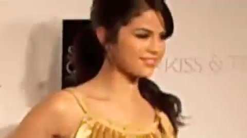 Selena Gomez Dances To Katy Perry! 116