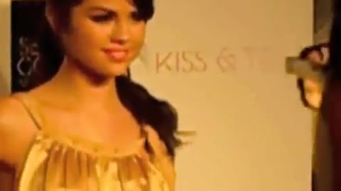 Selena Gomez Dances To Katy Perry! 138