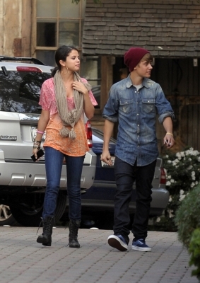 normal_020 - January 10 - arriving at a restaurant with Justin in Hollywood