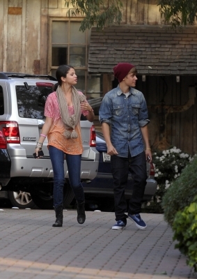 normal_022 - January 10 - arriving at a restaurant with Justin in Hollywood