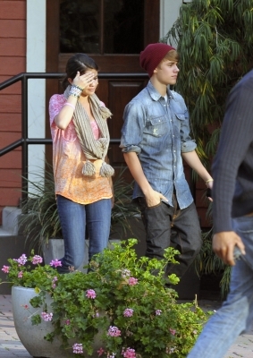 normal_029 - January 10 - arriving at a restaurant with Justin in Hollywood